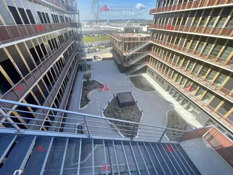 Office in Dijon for lease - Building Photo - Image 3 of 3