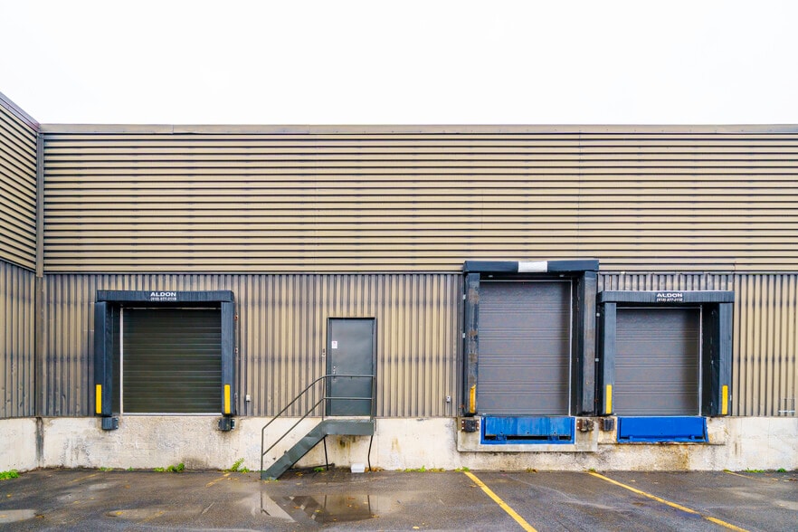 955 Av Saint-Jean-Baptiste, Québec, QC à louer - Photo du bâtiment - Image 2 de 4