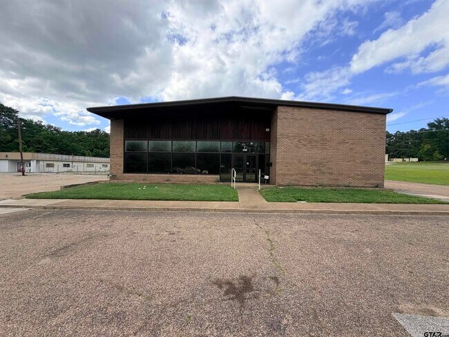 Plus de détails pour 2100 E Front St, Tyler, TX - Local d'activités à louer