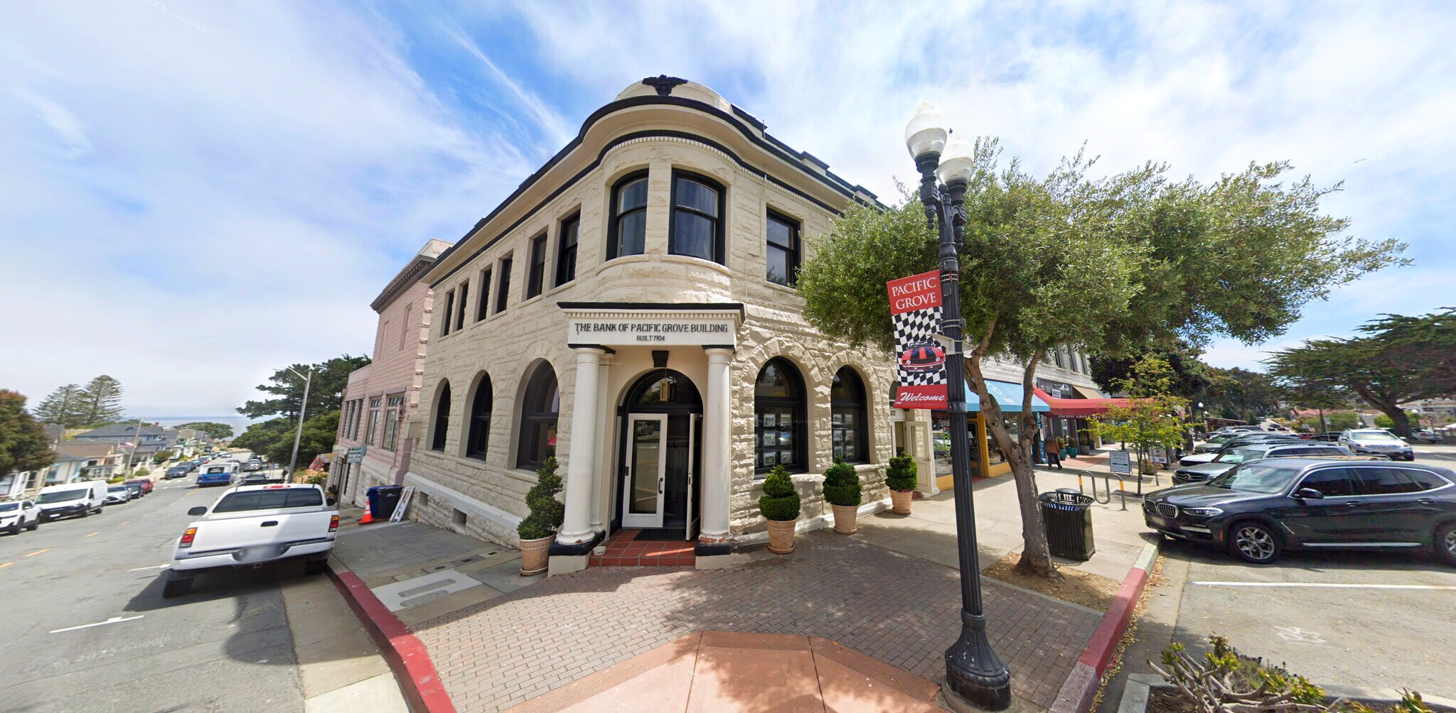 574 Lighthouse Ave, Pacific Grove, CA à louer Photo principale- Image 1 de 7