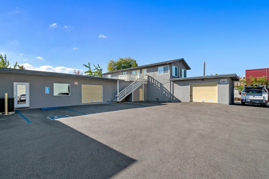 8040 El Camino Real, Atascadero, CA à louer - Photo du bâtiment - Image 2 de 11