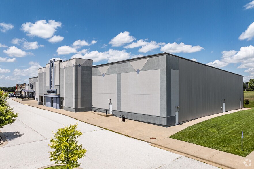 620 N 25th St, Ozark, MO à vendre - Photo principale - Image 1 de 5