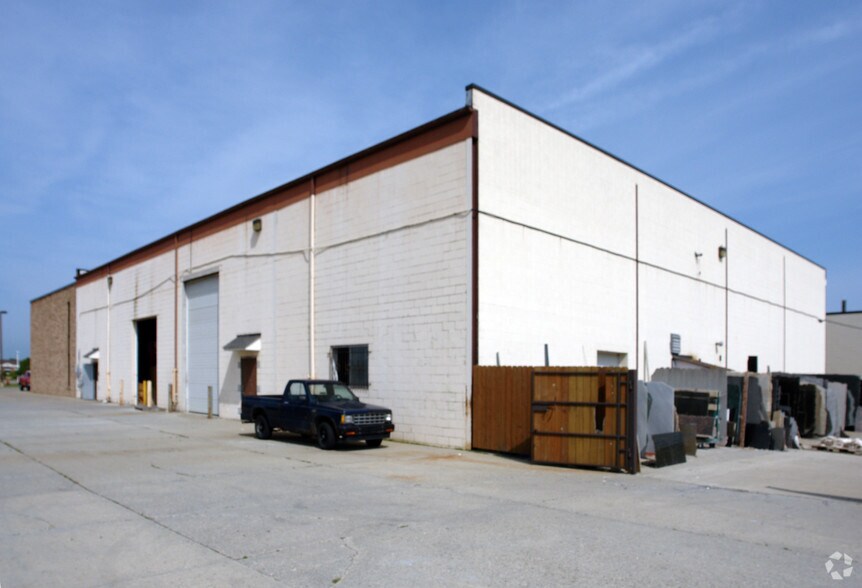 34830 Utica Rd, Fraser, MI à louer - Photo du bâtiment - Image 3 de 3