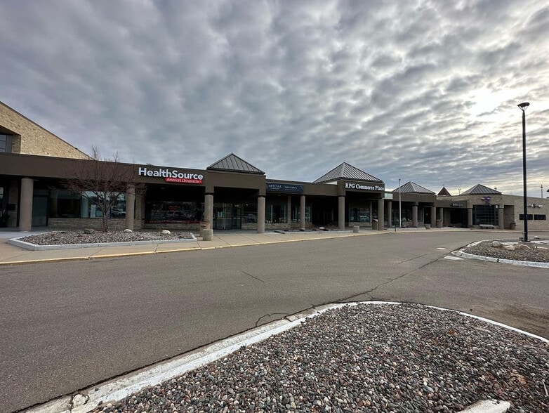 2200-2238 Commerce Blvd, Mound, MN à louer - Photo du bâtiment - Image 2 de 9