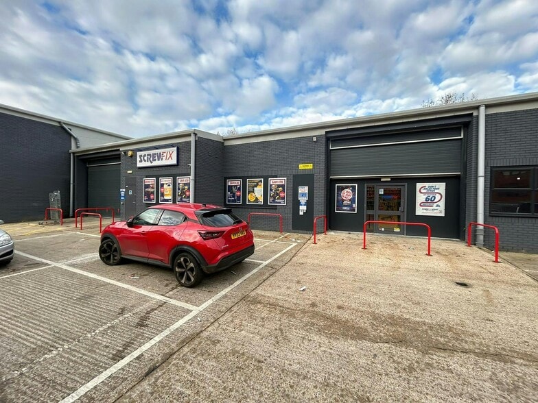 Craignish Ave, London for lease - Building Photo - Image 2 of 4