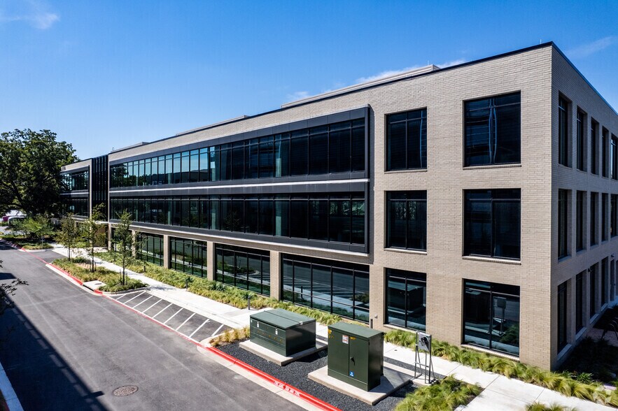 3212 E Cesar Chavez St, Austin, TX for lease - Primary Photo - Image 1 of 15