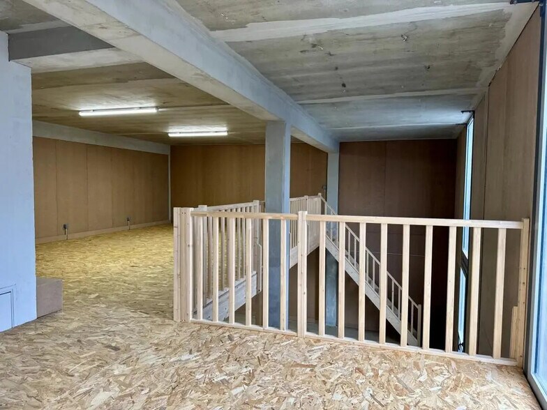 Flex in Bordeaux for lease - Interior Photo - Image 2 of 4