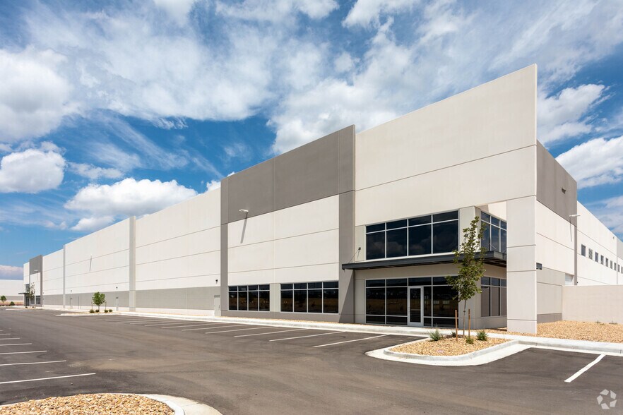 17776 E 84th Ave, Commerce City, CO à louer - Photo du bâtiment - Image 2 de 17