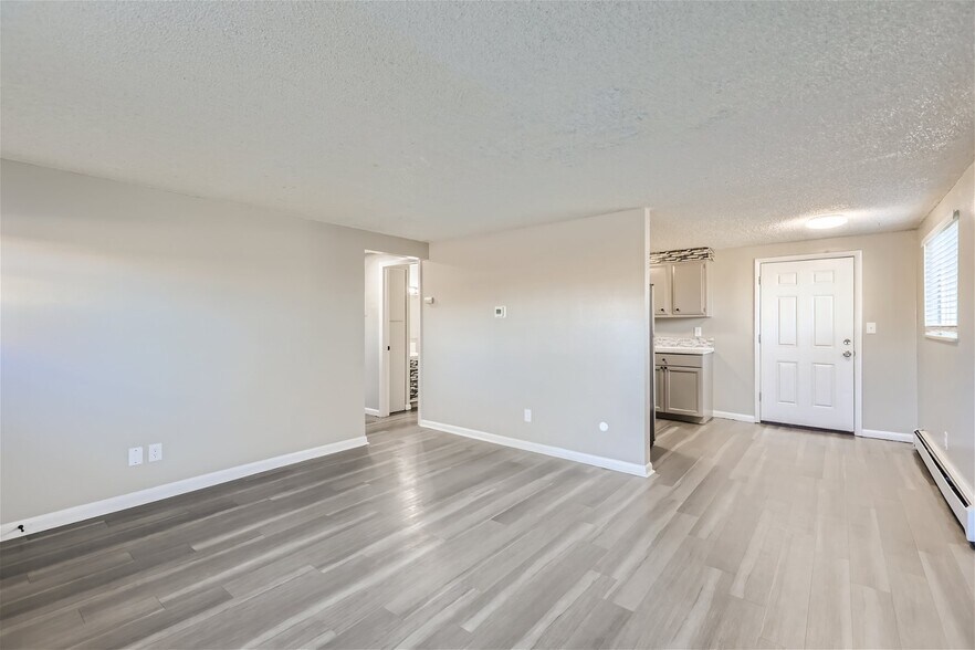 2947 Glendale Dr, Evans, CO à vendre - Photo du bâtiment - Image 3 de 13