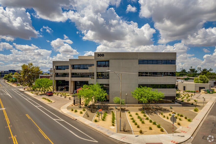 300 W clarendon Ave, Phoenix, AZ for lease - Building Photo - Image 3 of 5