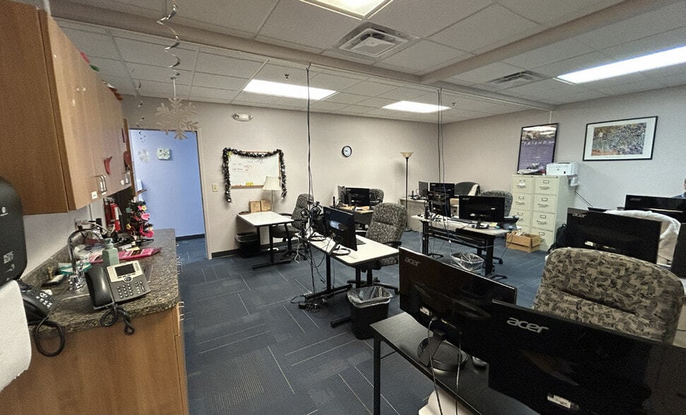 3639-3645 Ridge Mill Dr, Hilliard, OH for lease - Interior Photo - Image 3 of 9