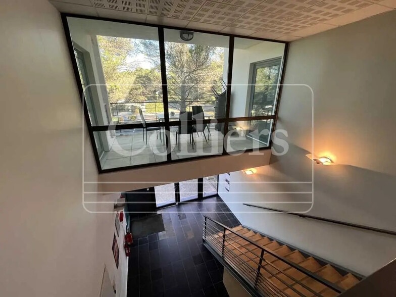 Office in Aix-en-Provence for lease - Interior Photo - Image 2 of 13