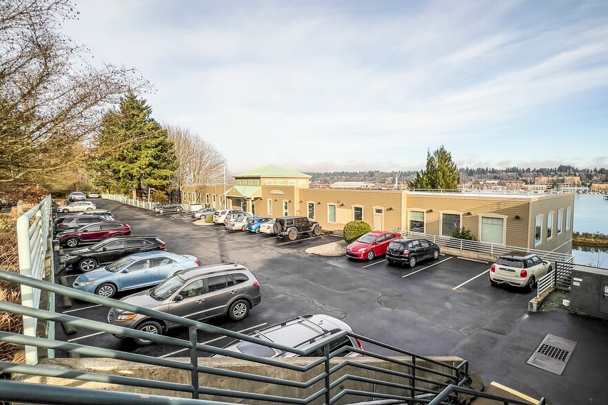 324 W Bay Dr NW, Olympia, WA for lease - Building Photo - Image 2 of 13