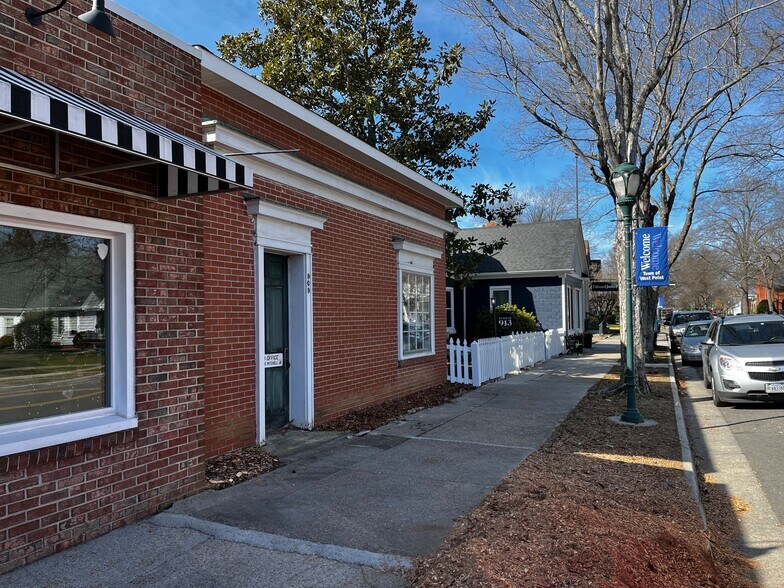 909 Main St, West Point, VA à louer - Photo du bâtiment - Image 2 de 7