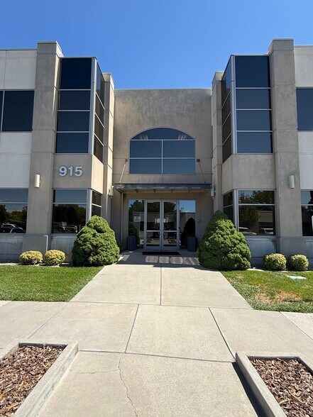 915 N 400 W, Layton, UT à louer - Photo du bâtiment - Image 3 de 6