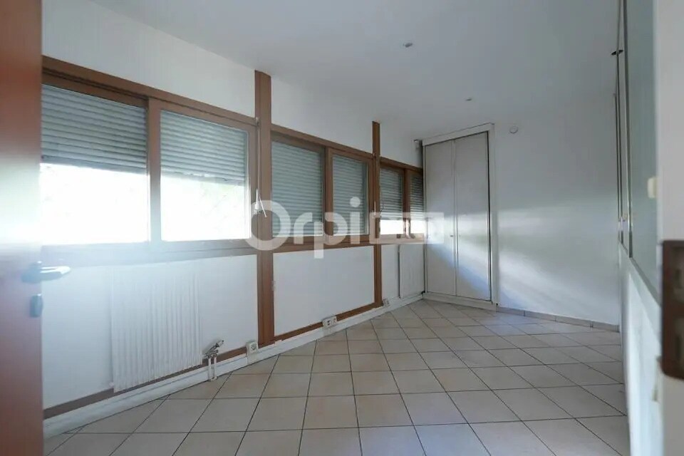 Office in Lyon for lease Interior Photo- Image 1 of 13