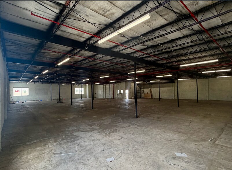 6220 NW 37th Ave, Miami, FL à louer - Photo du bâtiment - Image 3 de 4