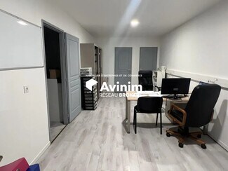 Plus de détails pour Local d'activités à louer