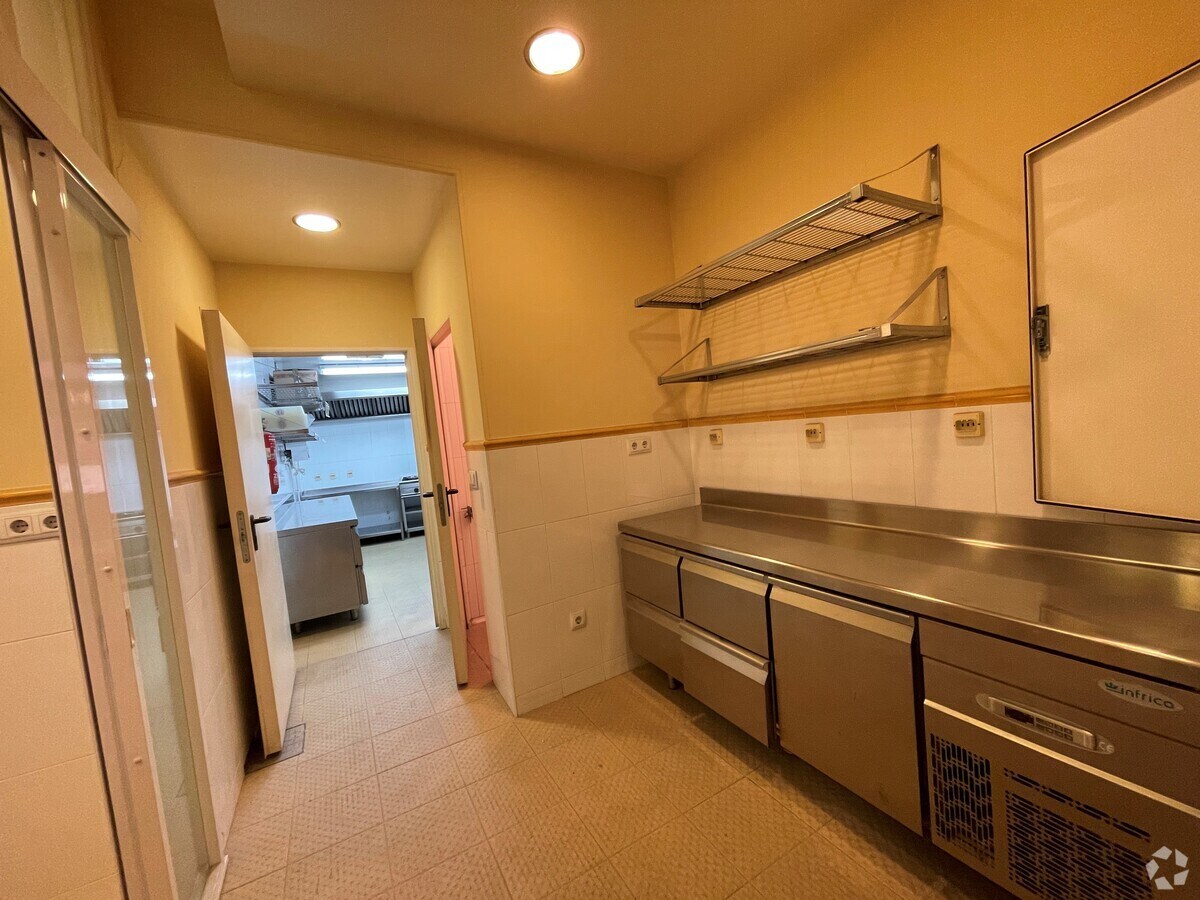 Madrid, MAD 28005 - Unit Puerta DR - - Interior Photo - Image 2 of 6