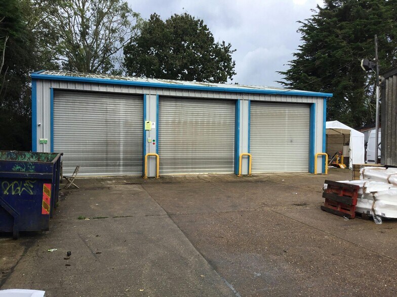 1-5 Cowbeech Hl, Hailsham à louer - Photo du bâtiment - Image 3 de 3