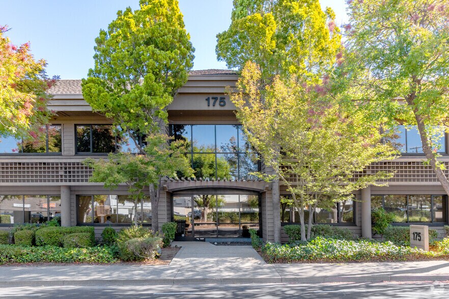 175 S San Antonio Rd, Los Altos, CA à louer - Photo du bâtiment - Image 1 de 21