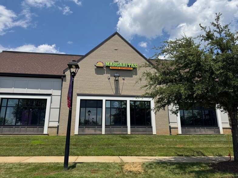 4824 Berewick Town Center Dr, Charlotte, NC for sale - Building Photo - Image 2 of 6