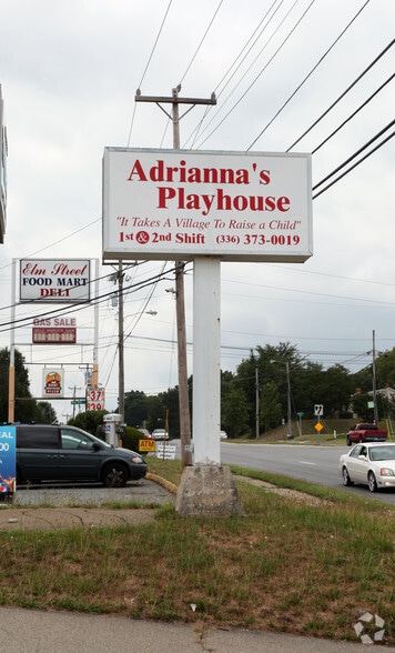 3009 S Elm Eugene St, Greensboro, NC for lease - Building Photo - Image 2 of 3