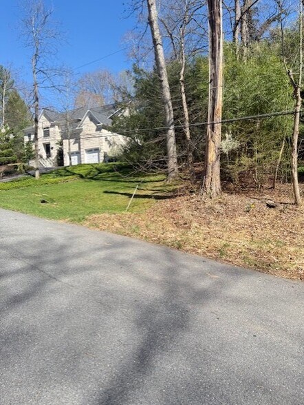 9101 Aldershot Dr, Bethesda, MD à vendre - Photo du bâtiment - Image 3 de 11