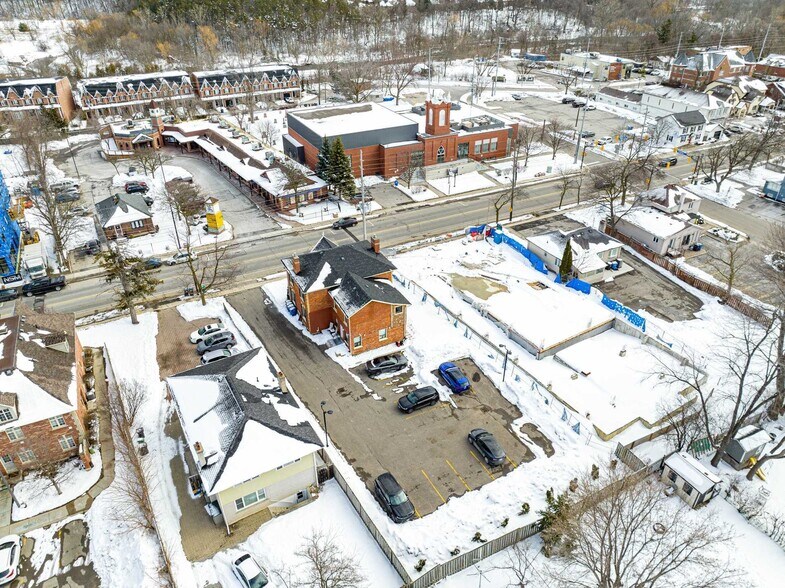 62 Queen St S, Mississauga, ON for sale - Building Photo - Image 1 of 1