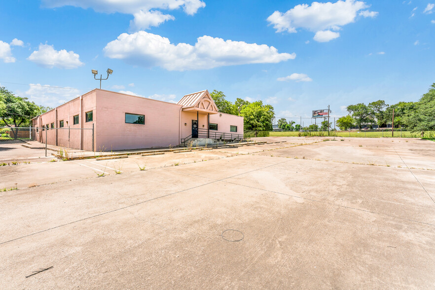 1015 Riverside Dr, Fort Worth, TX for sale - Building Photo - Image 1 of 1