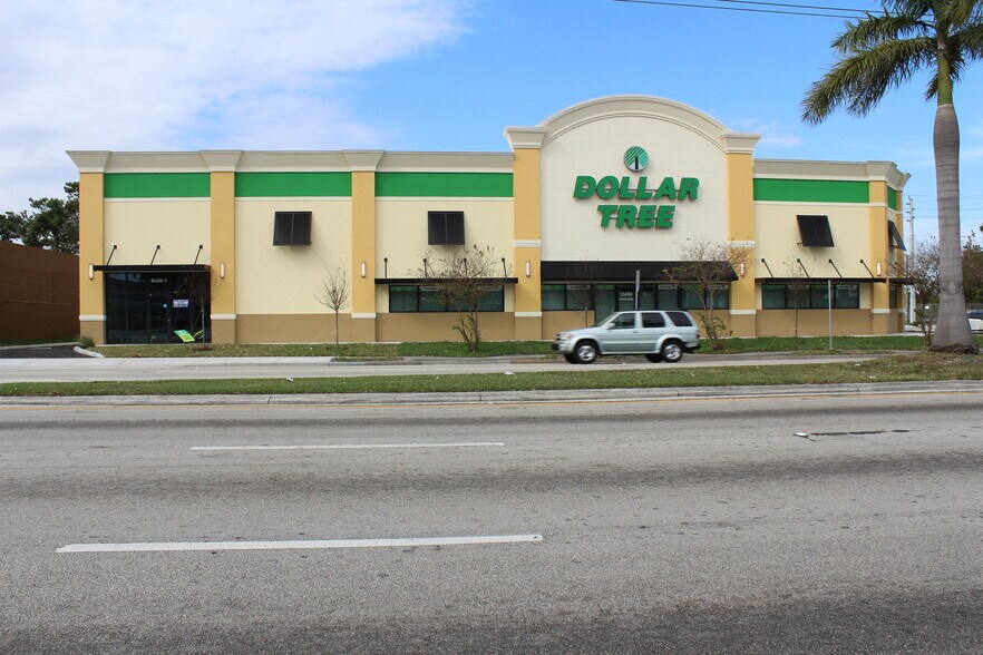13490 NW 7th Ave, Miami, FL à louer - Photo du bâtiment - Image 1 de 4