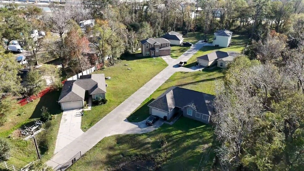 9104 N Green River Dr, Houston, TX for sale - Commercial Listing Video - Image 2 of 28