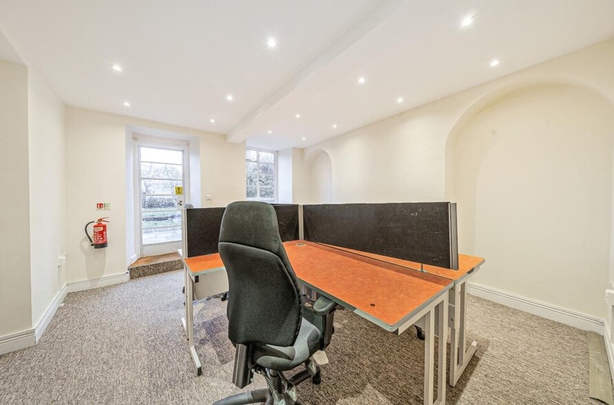 6 Agincourt St, Monmouth for sale - Interior Photo - Image 3 of 11