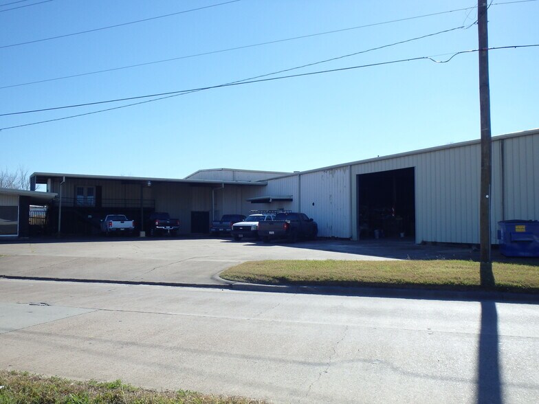 1285 W Cardinal Dr, Beaumont, TX à louer - Photo du bâtiment - Image 1 de 10