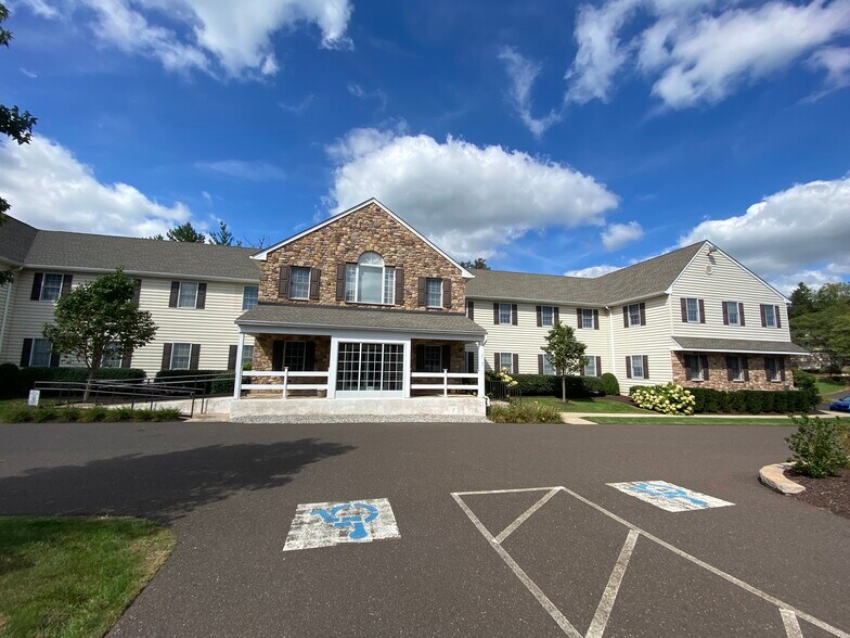 350 Butler Ave, New Britain, PA à louer - Photo du bâtiment - Image 2 de 12