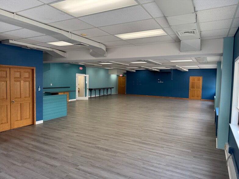 526 W Wisconsin Ave, Appleton, WI for lease - Building Photo - Image 2 of 22