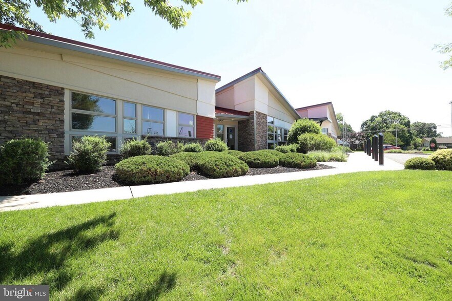 399 Front St, Elmer, NJ à vendre - Photo du bâtiment - Image 3 de 22