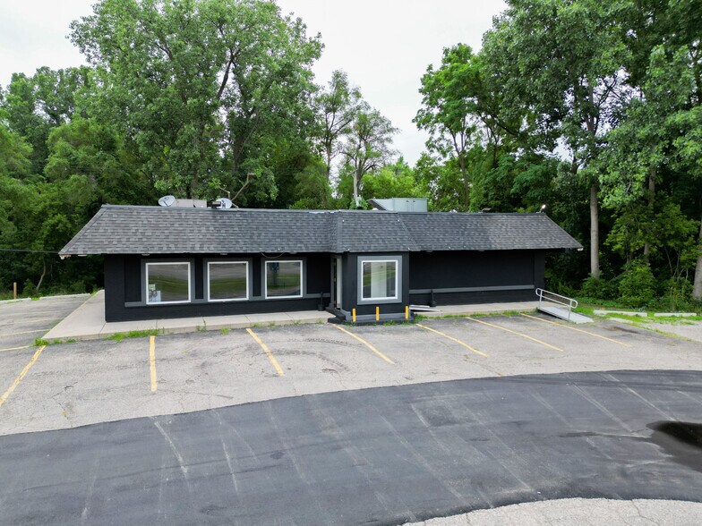 3870 Elizabeth Lake Rd, Waterford, MI à louer - Photo du bâtiment - Image 1 de 11