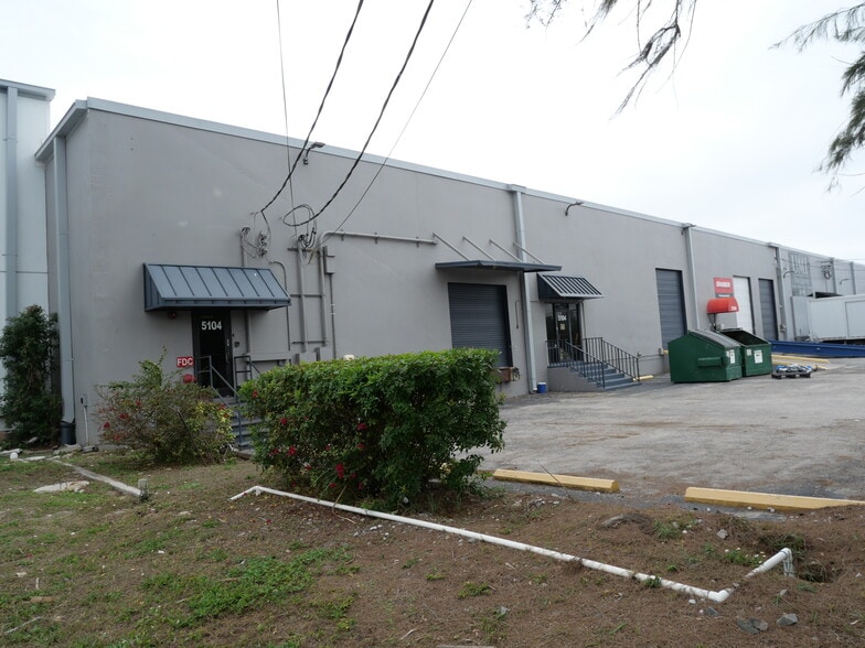 5104-5108 W Hanna Ave, Tampa, FL for lease - Building Photo - Image 3 of 8