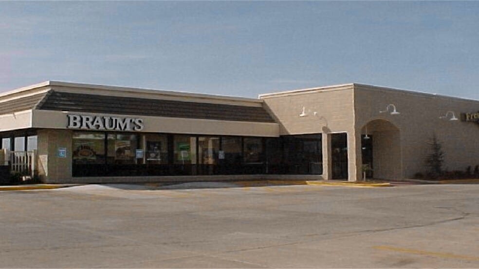 1211 SW Lee Blvd, Lawton, OK for sale - Primary Photo - Image 1 of 11