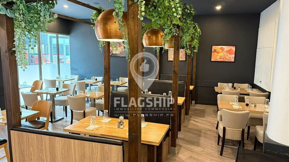 Retail in Nanterre for lease - Interior Photo - Image 3 of 9