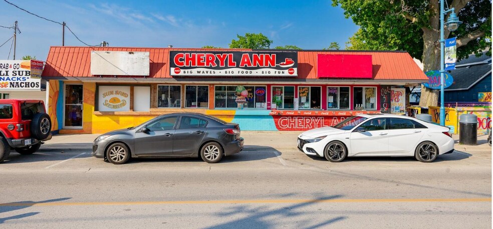 71 Main St, Grand Bend, ON for sale - Primary Photo - Image 1 of 1