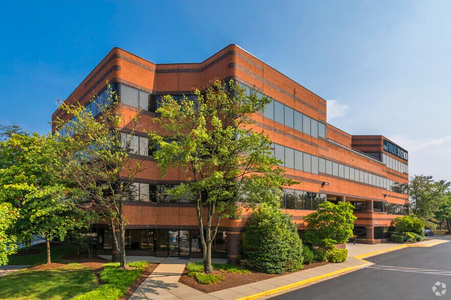 12501 Prosperity Dr, Silver Spring, MD à louer - Photo du bâtiment - Image 3 de 4