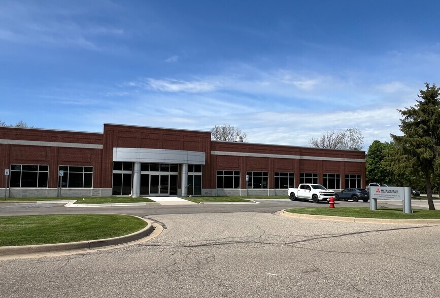 6555 18 Mile Rd, Sterling Heights, MI à louer - Photo du bâtiment - Image 1 de 1