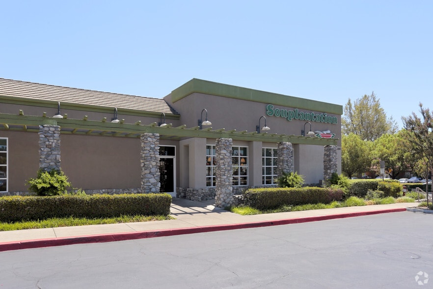 8965-8966 Foothill Blvd, Rancho Cucamonga, CA à louer - Photo du bâtiment - Image 2 de 3