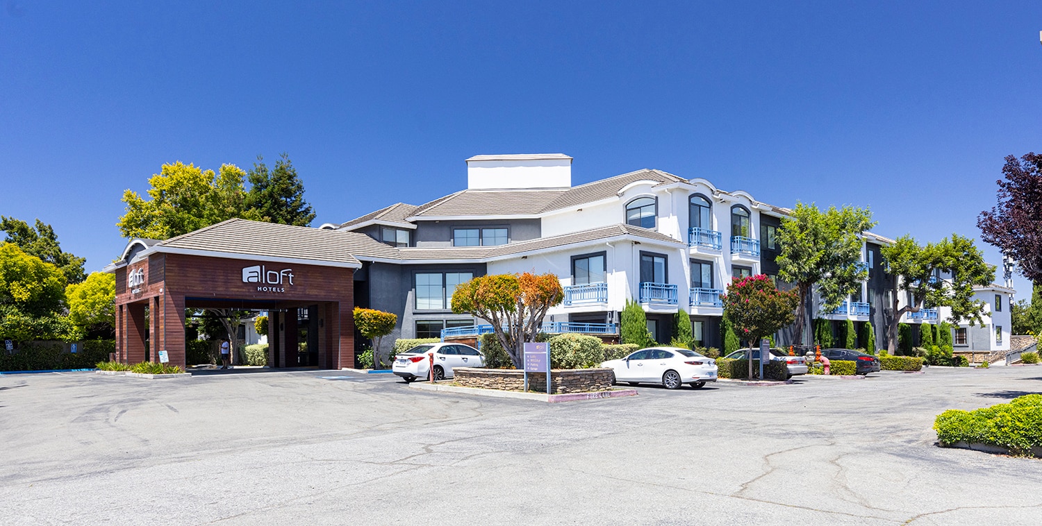 Moorpark Crossings portfolio of 4 properties for sale on LoopNet.ca Building Photo- Image 1 of 8