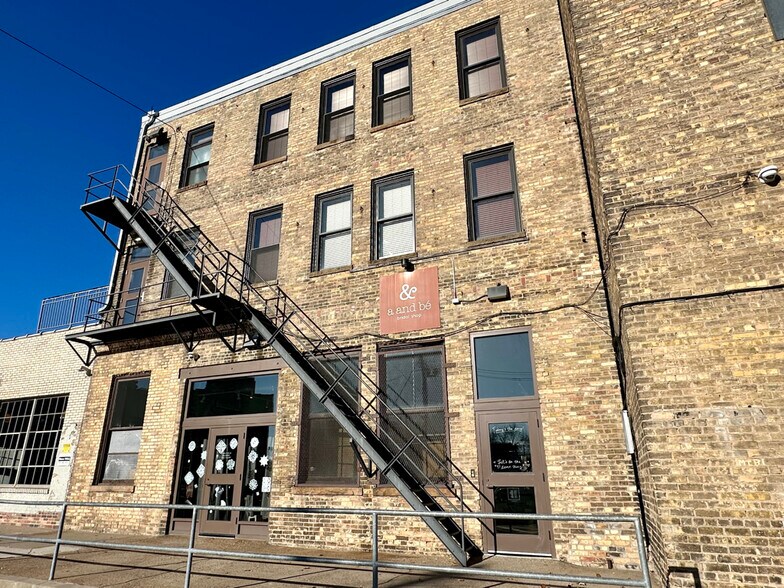 1605 Hennepin Ave, Minneapolis, MN à louer - Photo du bâtiment - Image 3 de 17