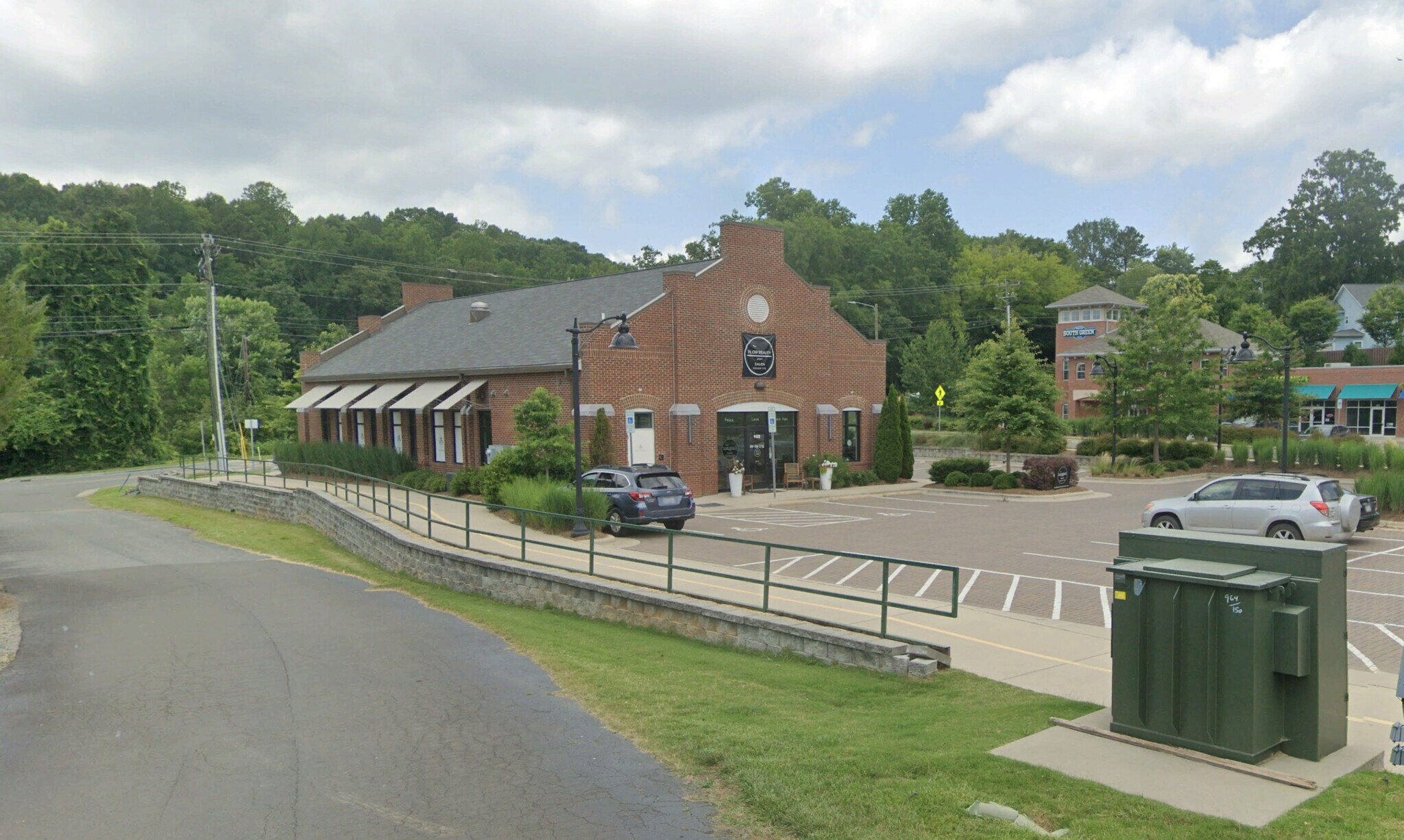 100 Two Hills Dr, Carrboro, NC à louer Photo principale- Image 1 de 4