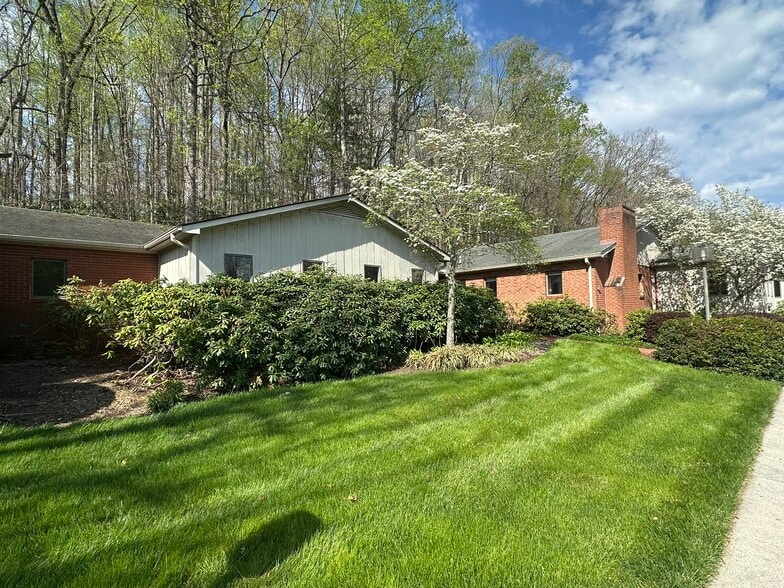 2206 S Main St, Blacksburg, VA à vendre - Photo du bâtiment - Image 3 de 5