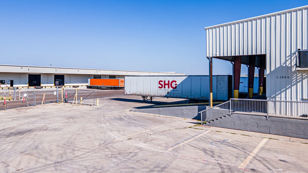 13806 N Unitec Dr, Laredo, TX à louer - Photo du bâtiment - Image 2 de 4